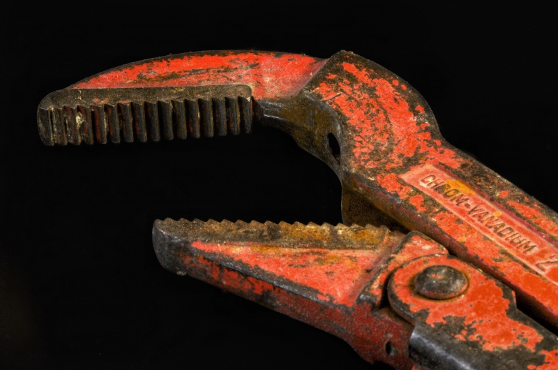 plombier-LA MOTTE-min_pipe-wrench-318084